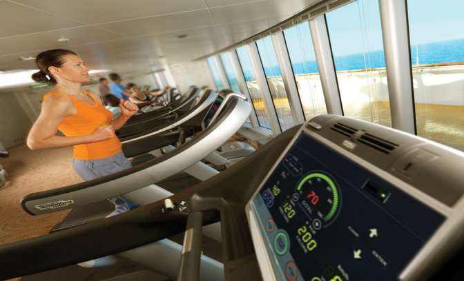 Fitnessruimte aan boord van schip Queen Elizabeth 