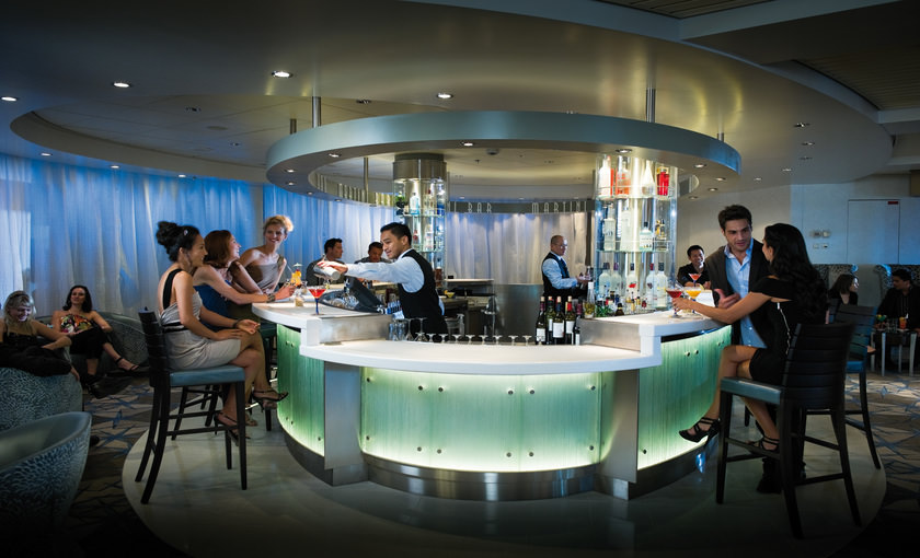 High class martinibar luxueuze Celebrity Constellation