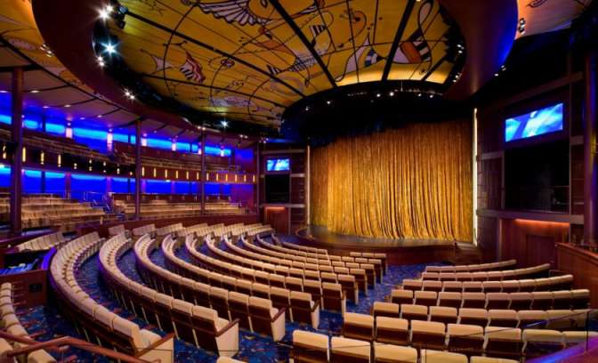 Hoogstaand entertainment in theater van Celebrity Solstice