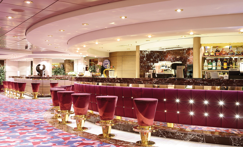 Een bar op de MSC Orchestra