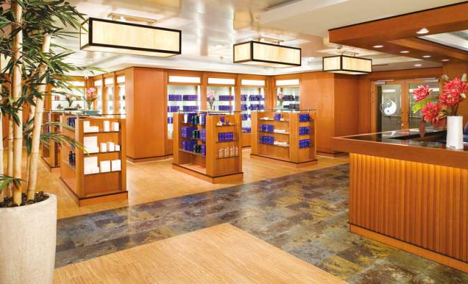 De receptie en winkel van spa op de Norwegian Jade van NCL