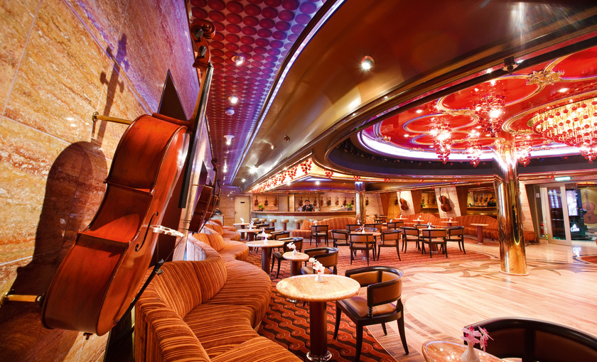 Een cello thema cafe op de costa pacifica