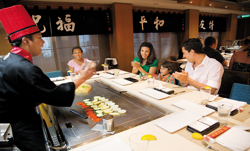 Een teppanyaki restaurant op de Norwegian Epic NCL