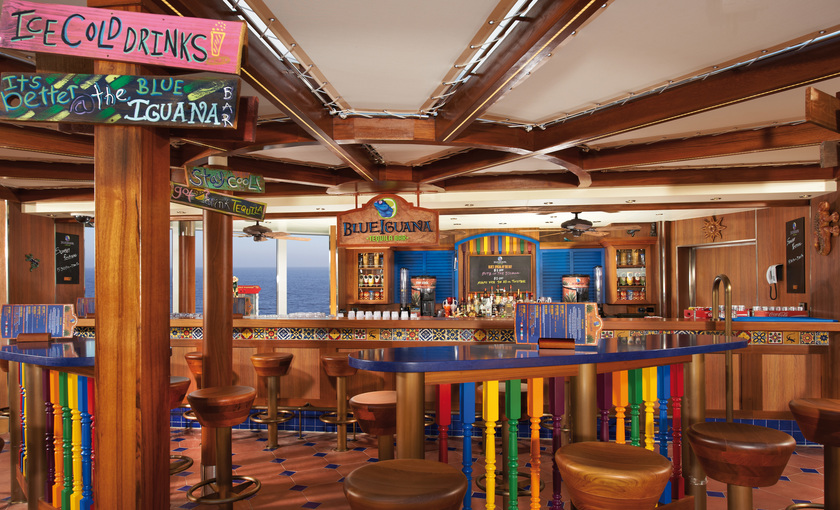 Tequila bar aan boord van cruiseschip Carnival Breeze