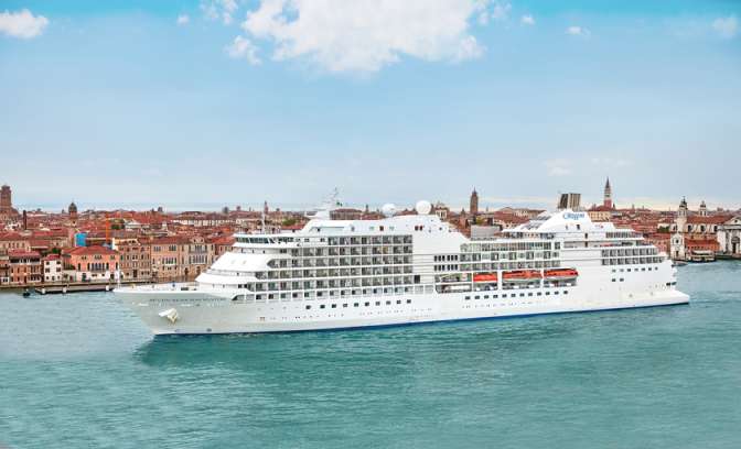 Regent Seas Navigator cruiseschip in Venetië