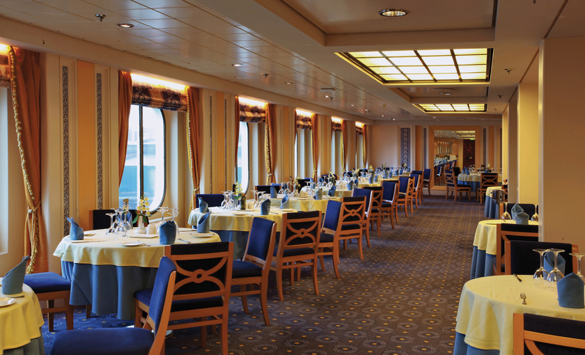 Restaurant Saint-Tropez van cruiseschip neoRiviera