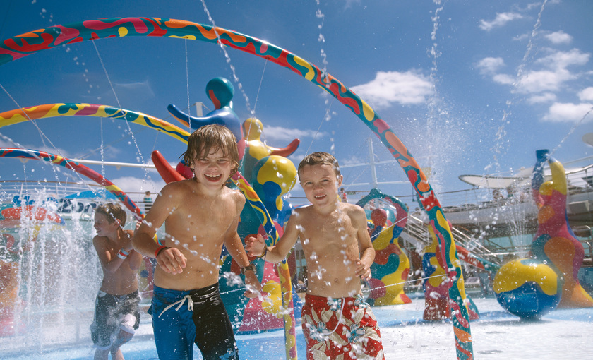 Kinderen in de H2O zone op de ovation of the seas