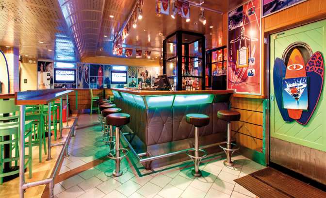 Een bar op de Adventure of the Seas