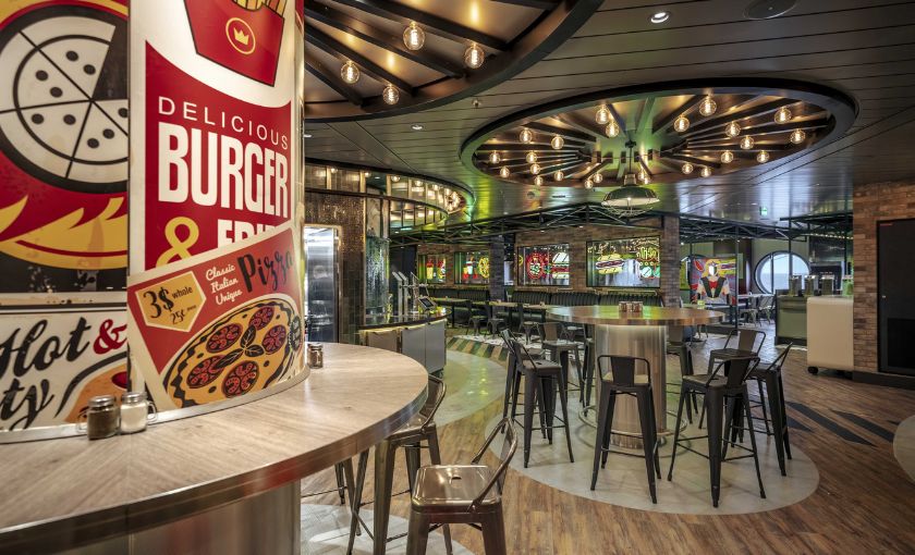Pizza en burger restaurant MSC World Europa