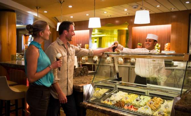 Een bar ijssalon op de Celebrity Constellation