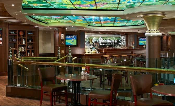 Een restaurant met typisch Amerikaans eten op de norwegian Star