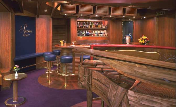 Een piano bar op de MS Zaandam