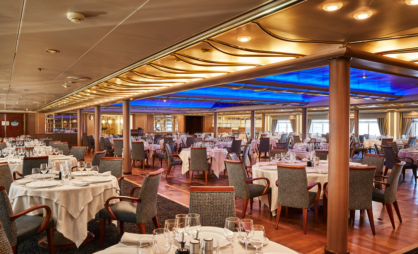 Hoofd restaurant aan boord van Silver Cloud expeditie
